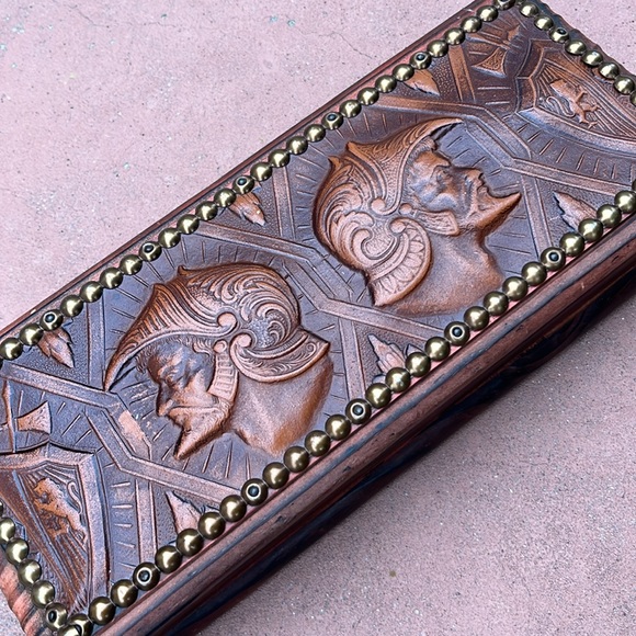 Vintage wood and carved leather dresser jewelry box - Picture 1 of 16